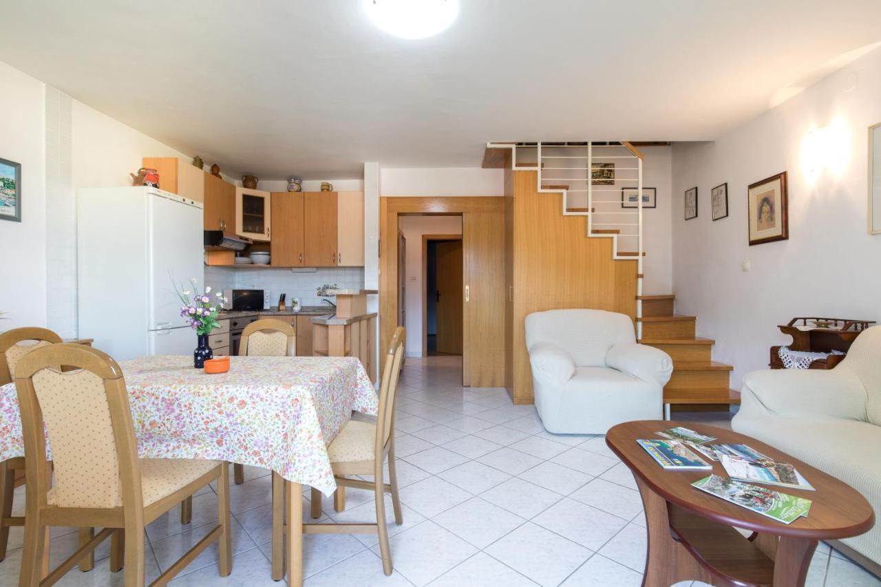 Apartment Glorija With Balcony Baška Exteriör bild