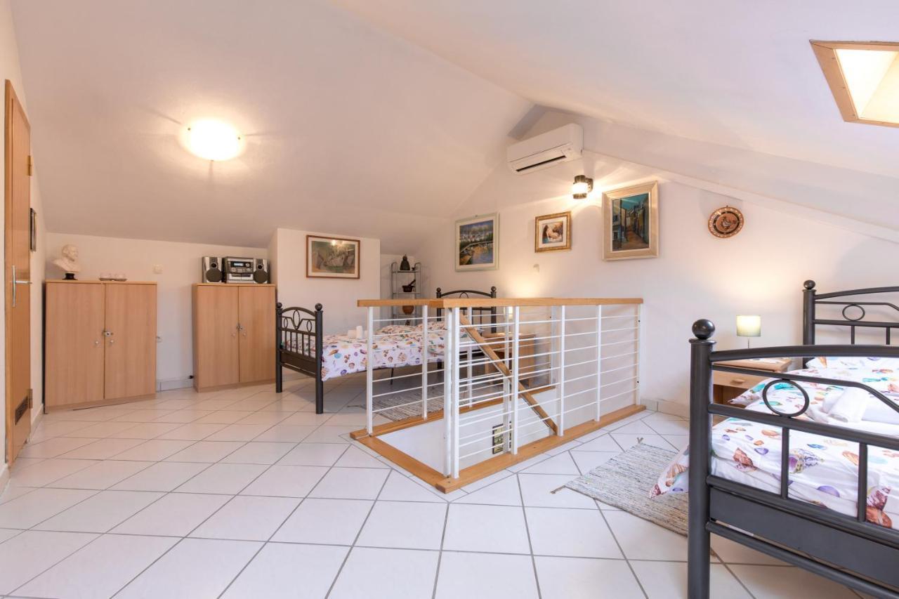 Apartment Glorija With Balcony Baška Exteriör bild